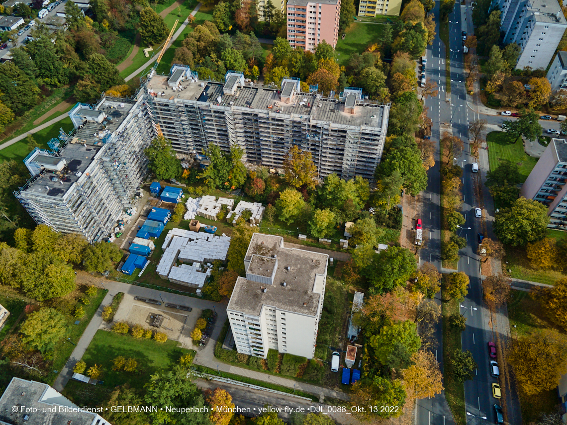 13.10.2022 - Fassadensanierung am Karl-Marx-Ring 11-21 in Neuperlach